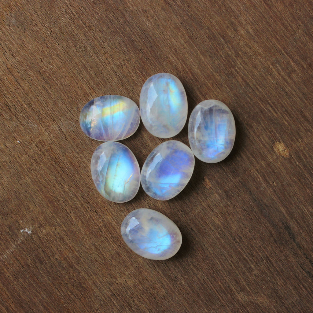 Moonstone and Rainbow Moonstone – How do they compare?